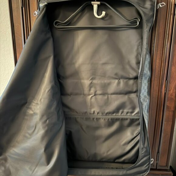 LOUIS VUITTON Garment Bag (3 hanger, pre owned, like new!) - Picture 15 of 15